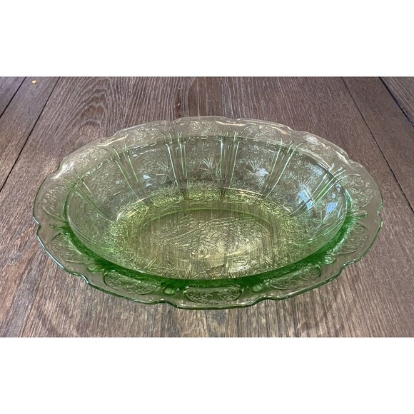 Vintage Jeannette CHERRY BLOSSOM Green Vegetable Bowl Uranium/Vaseline Glass - Picture 1 of 4